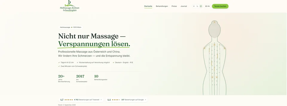 Heilmassage Zentrum Schwedenplatz 首页截图：浅底绿字的大标题、右侧经络人形插画，下方是营业时间、可报销、三语接待，以及 Treatwell 与 Google 的评分徽章。